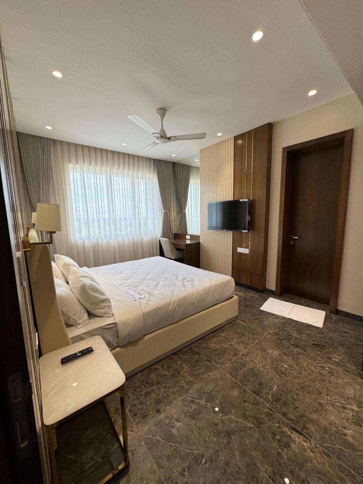 Hotel Carnival Parbhani Buitenkant foto