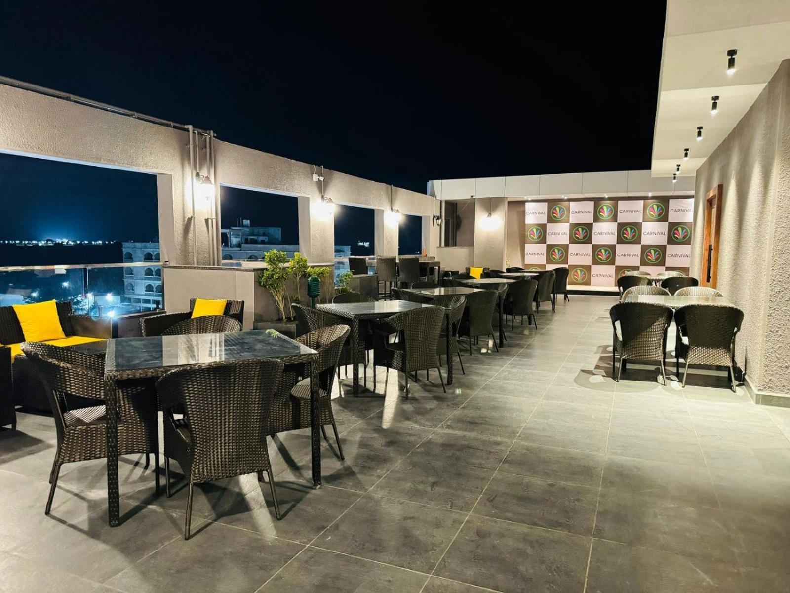 Hotel Carnival Parbhani Buitenkant foto